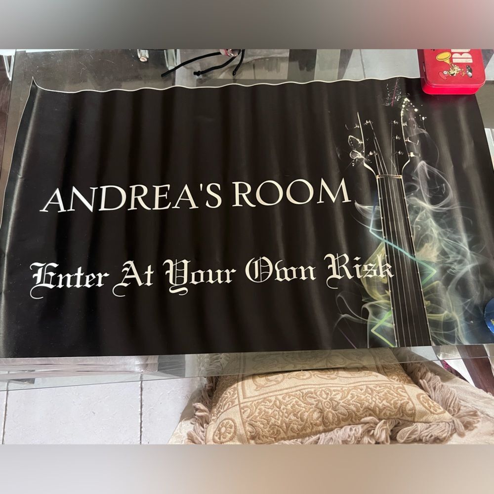 Andrea Rock guitar Room poster - Picture 1 of 3